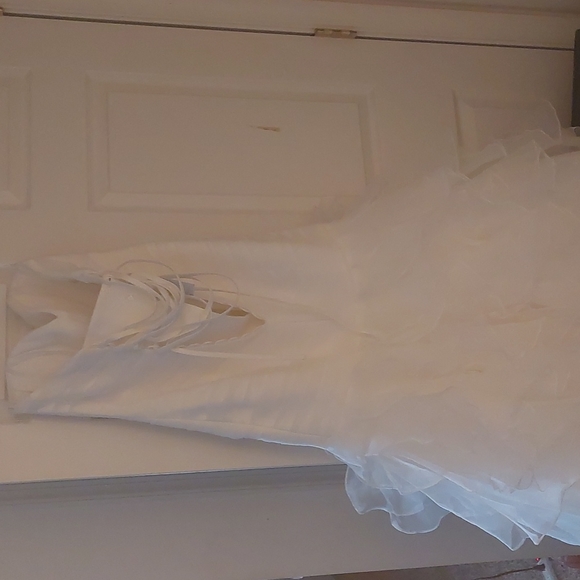 Wedding dress - Picture 4 of 5